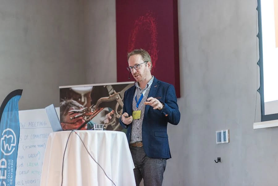 Wouter Demey speaking on equine dentistry