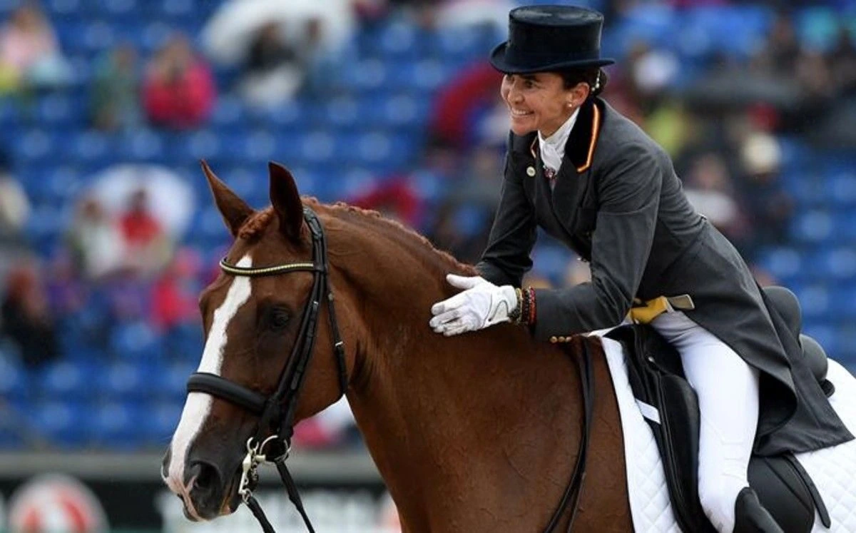 Beatriz Ferrer-Salat with a horse