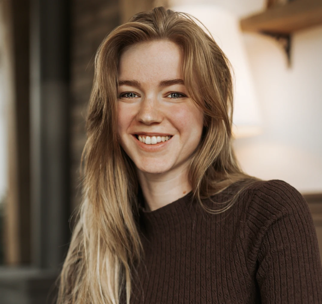 Alieke Datema with a dark horse
