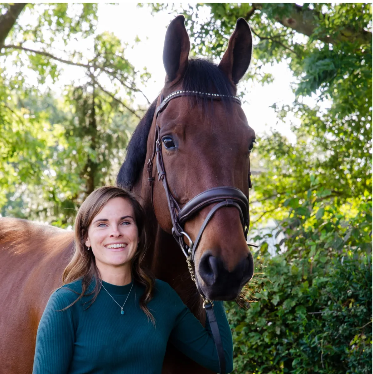 Angela van Leeuwen with a bay horse